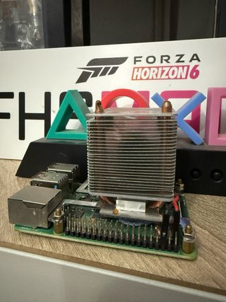 Raspberry Pi 4 + Cargador Oficial + 2 Carcasas