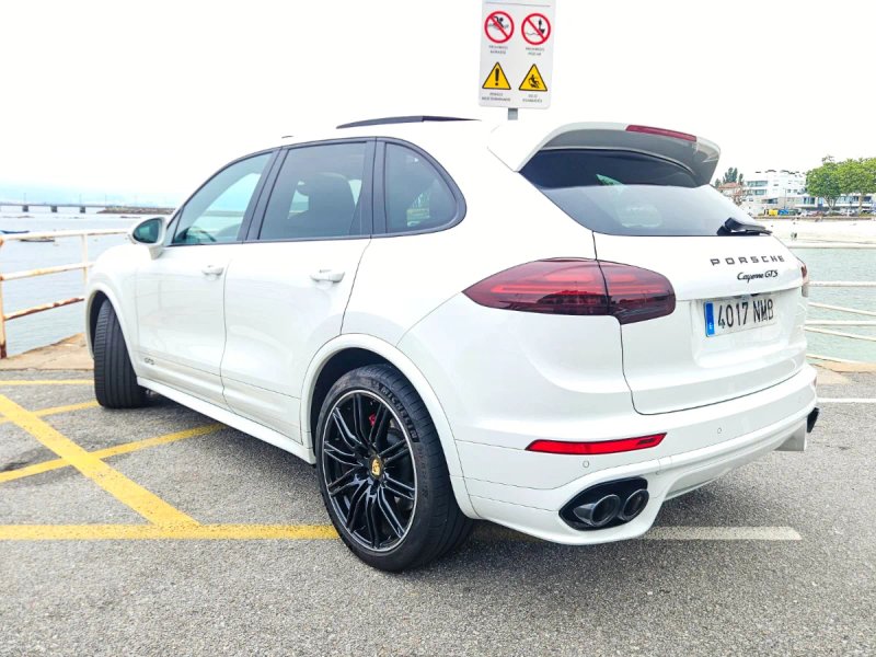 Porsche Cayenne 2017 - foto 1