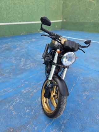 Ducati Monster 600 2001 Negra/Dorada
