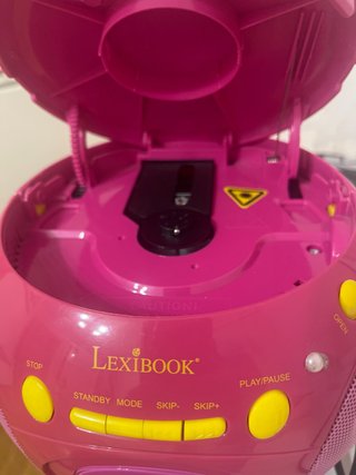 Radio CD Lexibook rosa. Pequeño abollón no afecta.