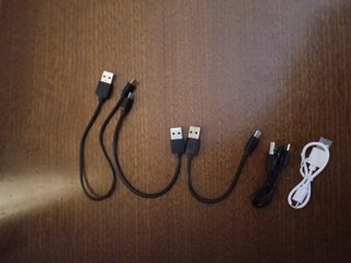 Set accessori elettronici: cavi, auricolari