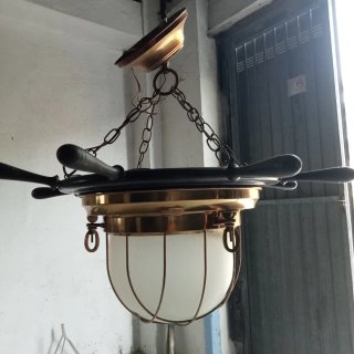 Lámpara náutica timón madera y latón