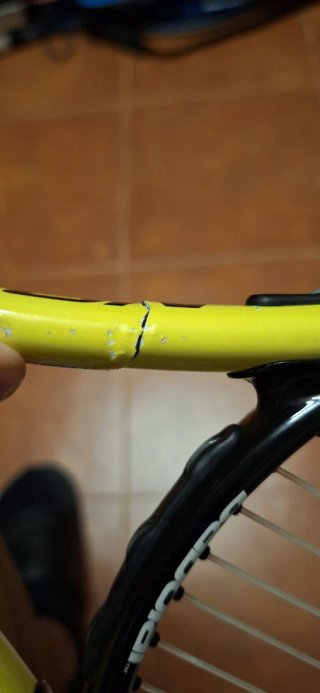 Raqueta de tenis para reparar