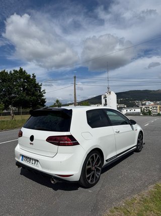 Volkswagen Golf VII GTI Performance