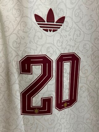 Camiseta blanca y roja España Pedri