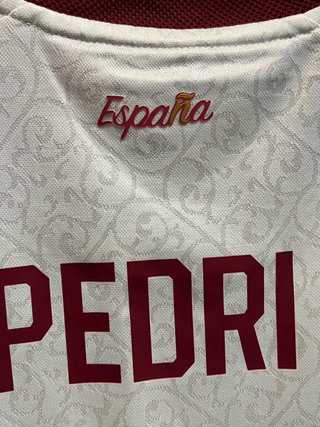 Camiseta blanca y roja España Pedri