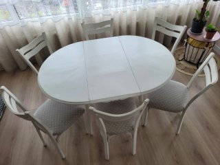 Mesa vintage blanca con 6 sillas