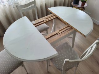 Mesa vintage blanca con 6 sillas