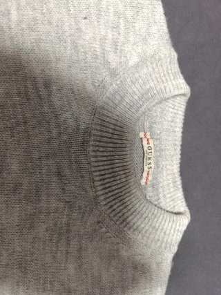Jersey Guess gris con lentejuelas