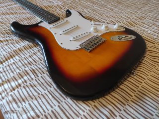 Guitarra Stratocaster Max Music