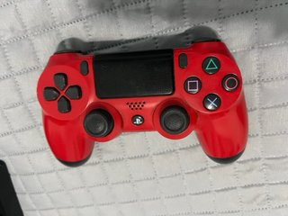 Playstation 4 Pro PS4 Negra + Mando Rojo