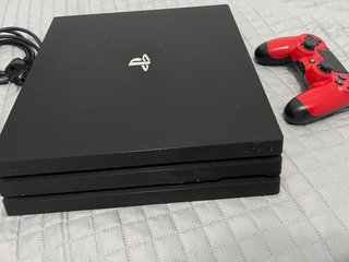 Playstation 4 Pro PS4 Negra + Mando Rojo