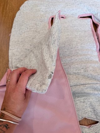 Saco de bebé gris y rosa MAYORAL