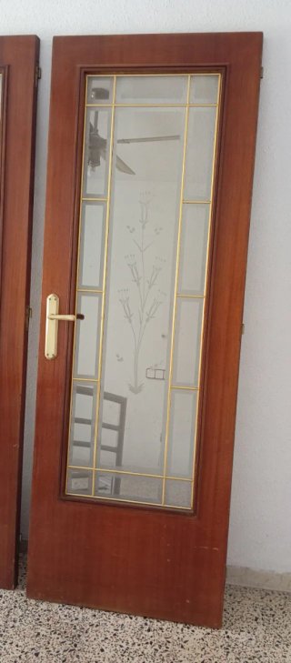 Puertas de madera con vidriera