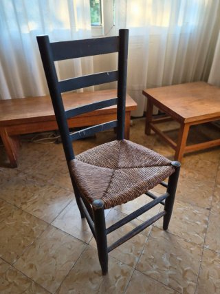 Silla de balca madera y mimbre