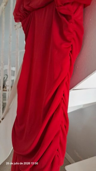 Elegante vestido rojo de gala