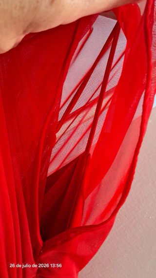 Elegante vestido rojo de gala