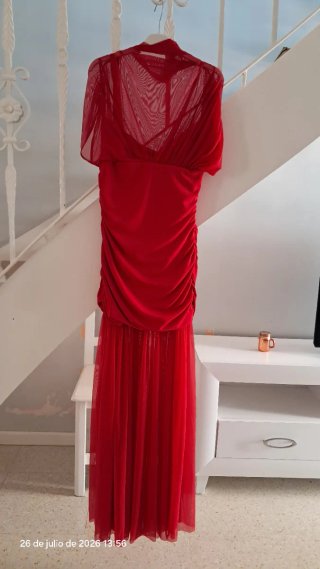 Elegante vestido rojo de gala
