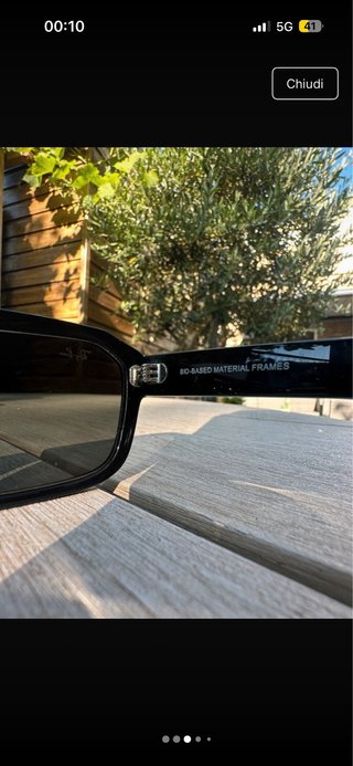 Occhiali Ray-Ban neri con custodia