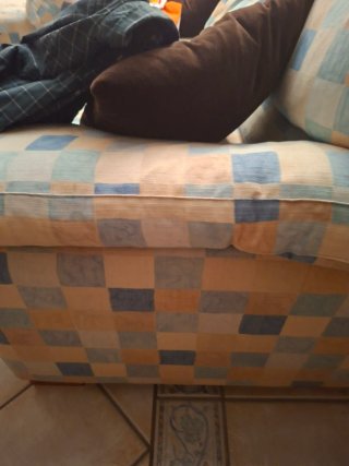 2 Sofás de tela y plumón  Uno de tres Otro de dos