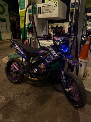 Derbi DRD Pro Supermotard Morado