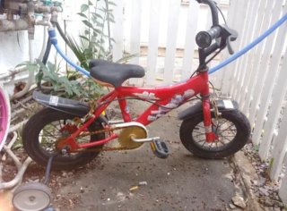 Bicicleta infantil roja
