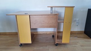 Escritorio Ordenador Grande Madera y Amarillo