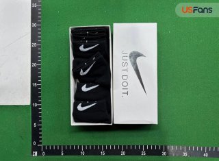 Pack 5 pares calcetines Nike negros con caja
