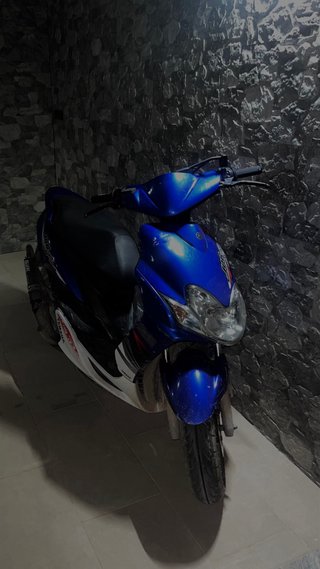 Yamaha Jog R Scooter Azul y Blanco