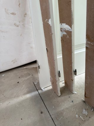 Puerta lacada blanca con moldura Hay 5 puertas