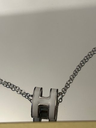 Cadena Hermes Plateada y Blanca