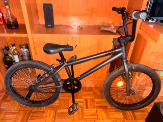 Bicicleta BMX Negra