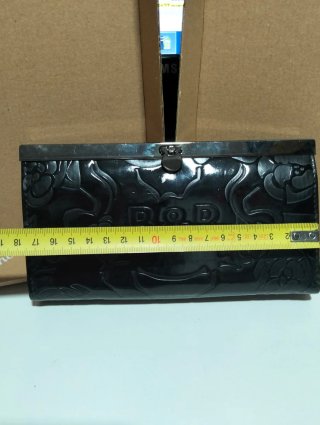 Cartera B&R negra con flores