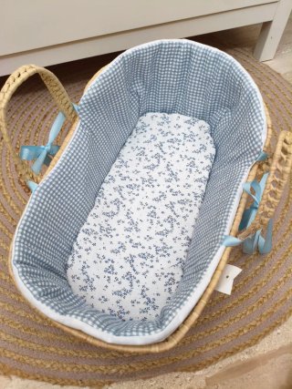 Capazo para muñecas con estampado de cuadros