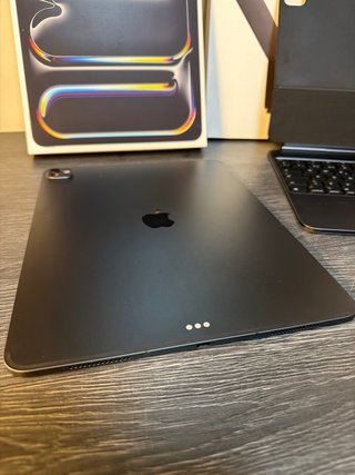 iPad Pro M5 13” 256GB (Cellular) + Magic Keyboard