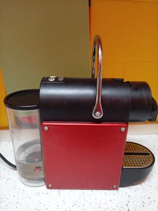 Cafetera Nespresso Pixie Roja