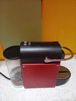 Cafetera Nespresso Pixie Roja