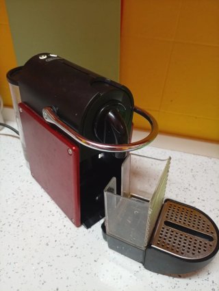 Cafetera Nespresso Pixie Roja