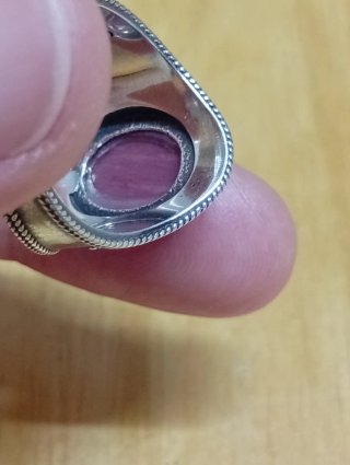 Anillo de plata con piedra roja