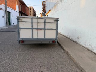 Alquiler de Remolque cerrado basculante.