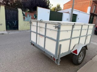 Alquiler de Remolque cerrado basculante.