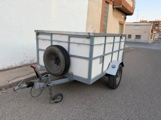 Alquiler de Remolque cerrado basculante.
