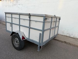 Alquiler de Remolque cerrado basculante.