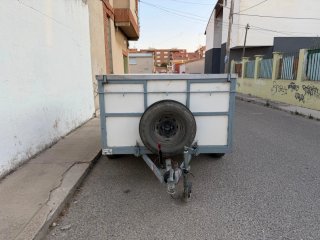 Alquiler de Remolque cerrado basculante.