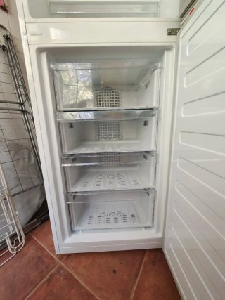Frigorífico Beko 300 L – Funciona perfecto