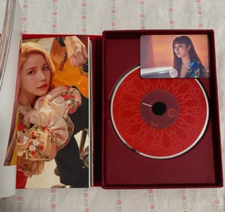 Mamamoo Red Moon CD + Photocard