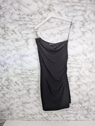 Vestido negro Zara con pedrería - Talla M
