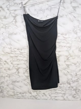 Vestido negro Zara con pedrería - Talla M