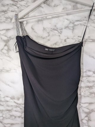 Vestido negro Zara con pedrería - Talla M