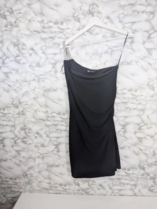 Vestido negro Zara con pedrería - Talla M